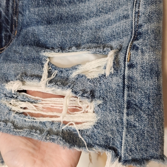 American Eagle Tomgirl distressed denim shorts 8 - Picture 8 of 16